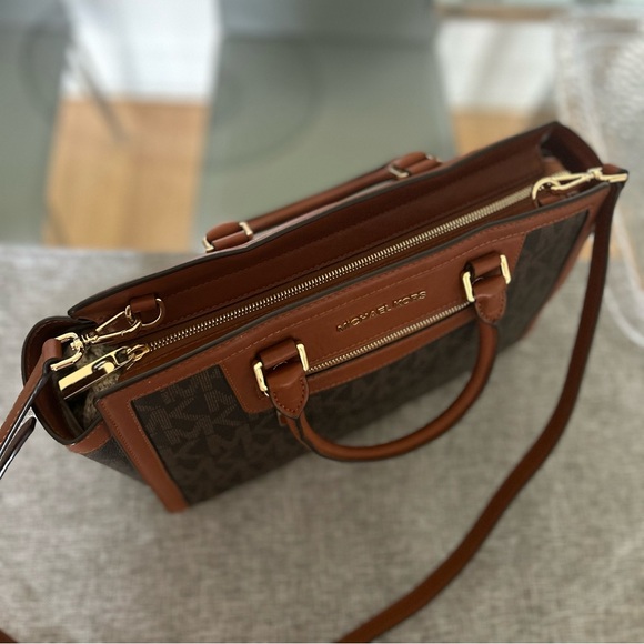 Michael Kors Tote Bag - Picture 5 of 6